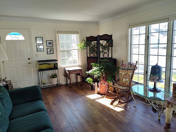 5th image of 3326 Osler Ave