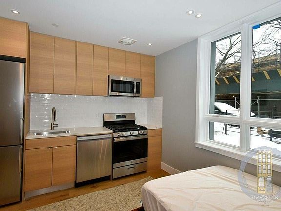 2nd image of 37 Irving Pl #A1a