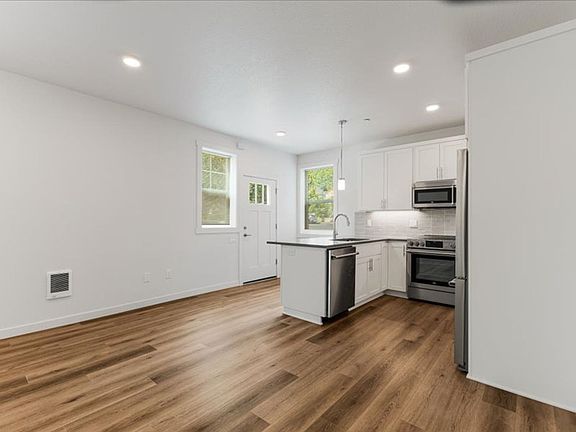 5th image of 8438 SE 21st Ave #2115