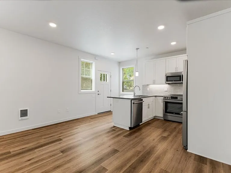 8438 SE 21st Ave — Photo 6