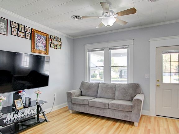 2nd image of 3419 Oaklawn Blvd