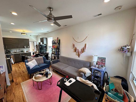 2nd image of 1452 N Greenview Ave #3R