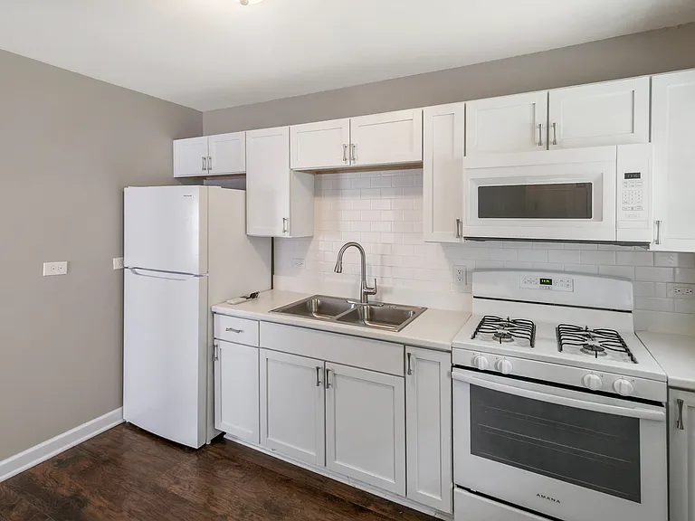 1540 Cherry Ln — Photo 3