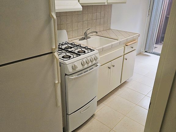 4th image of 8615 Balboa Blvd #4
