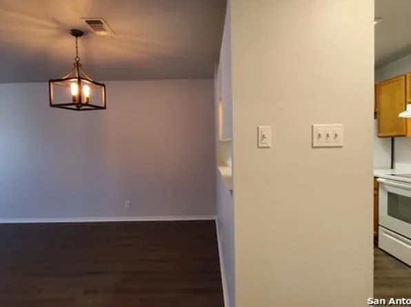 538 Dukeway Dr, Universal City, TX