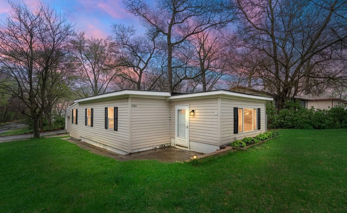3 bed, 1035 sqft, $2,000 — Photo 1