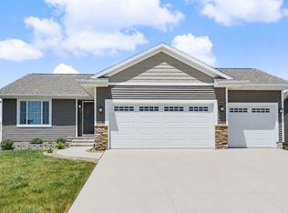 6426 Prairie Sage Dr SW, Cedar Rapids, IA 52404