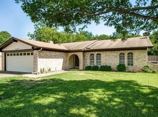 1616 Richmond Dr, Bedford, TX 76022