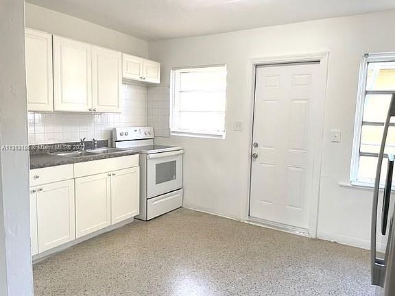 2nd image of 219 SW 13th St #W