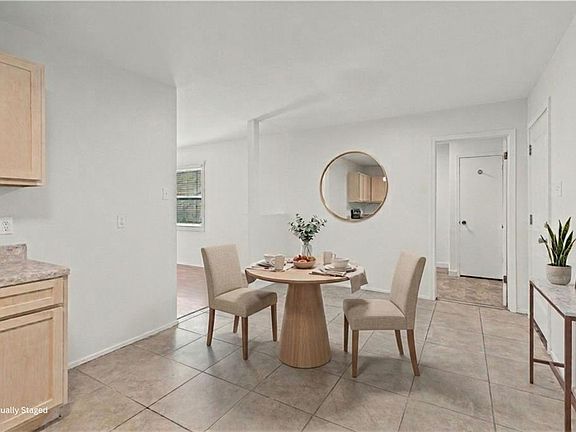 3rd image of 759 Trailwood Dr W