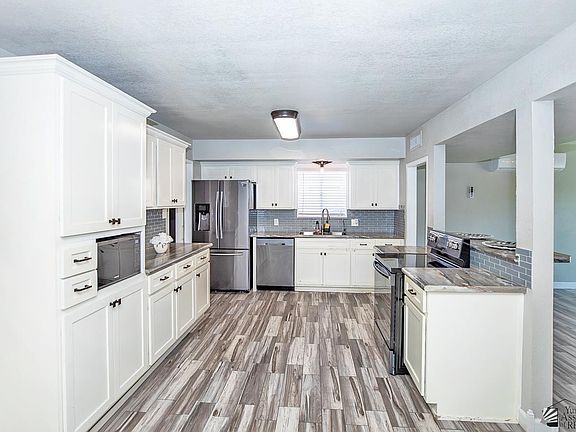 4th image of 2721 S Olivia Ave