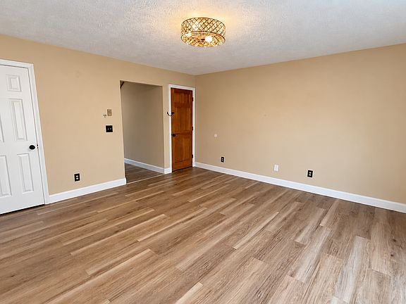4th image of 42 Broadview Ave