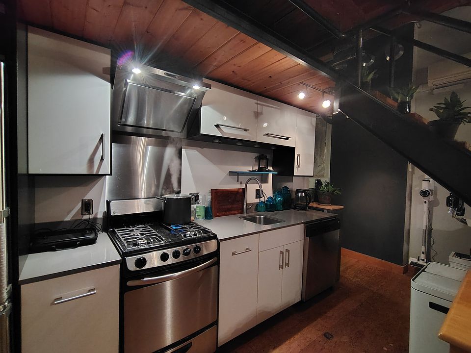 kitchen with full size dishwasher, gas oven, and fridge