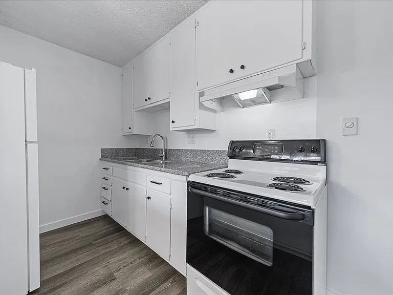 1626 Pine Ave #J — Photo 4