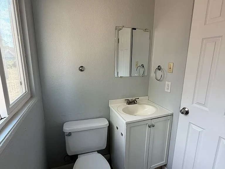 213 W Illinois Ave #A — Photo 11