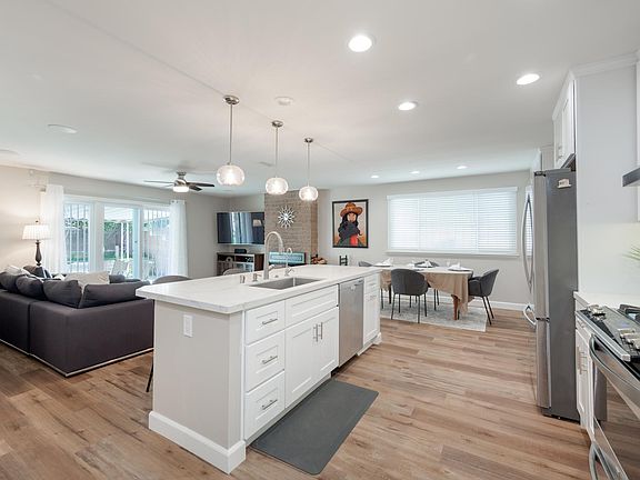 3rd image of 4051 Ashford St
