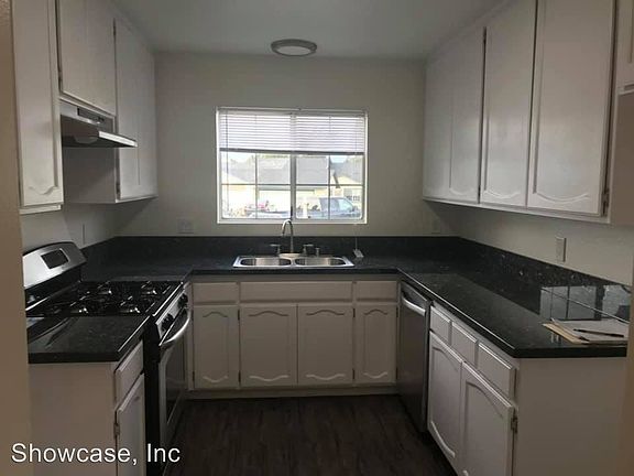 3rd image of 26247 Newport Ave