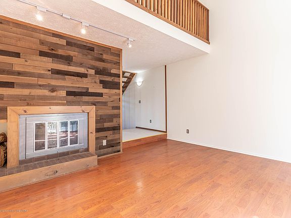 2nd image of 2097 Fox Hollow Dr