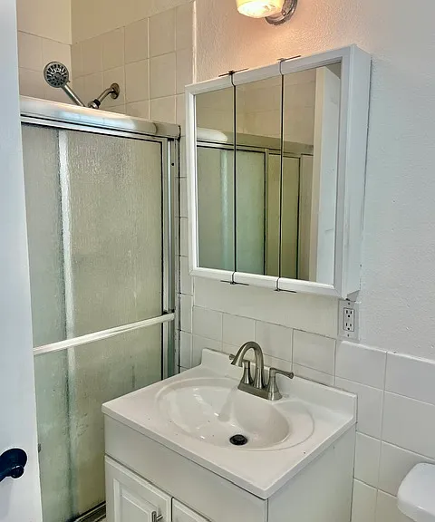 33 Granada Ave #A — Photo 8