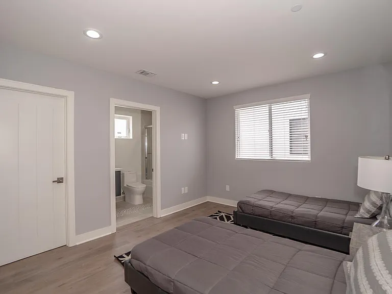7199 S La Cienega Blvd — Photo 11