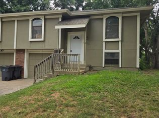 1900 E Lindenwood Cir, Olathe, KS 66062
