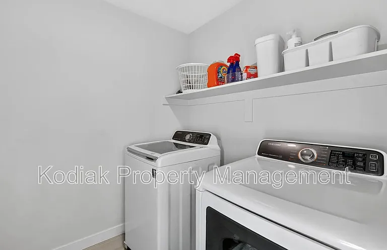 979 W Shoreline Dr — Photo 24
