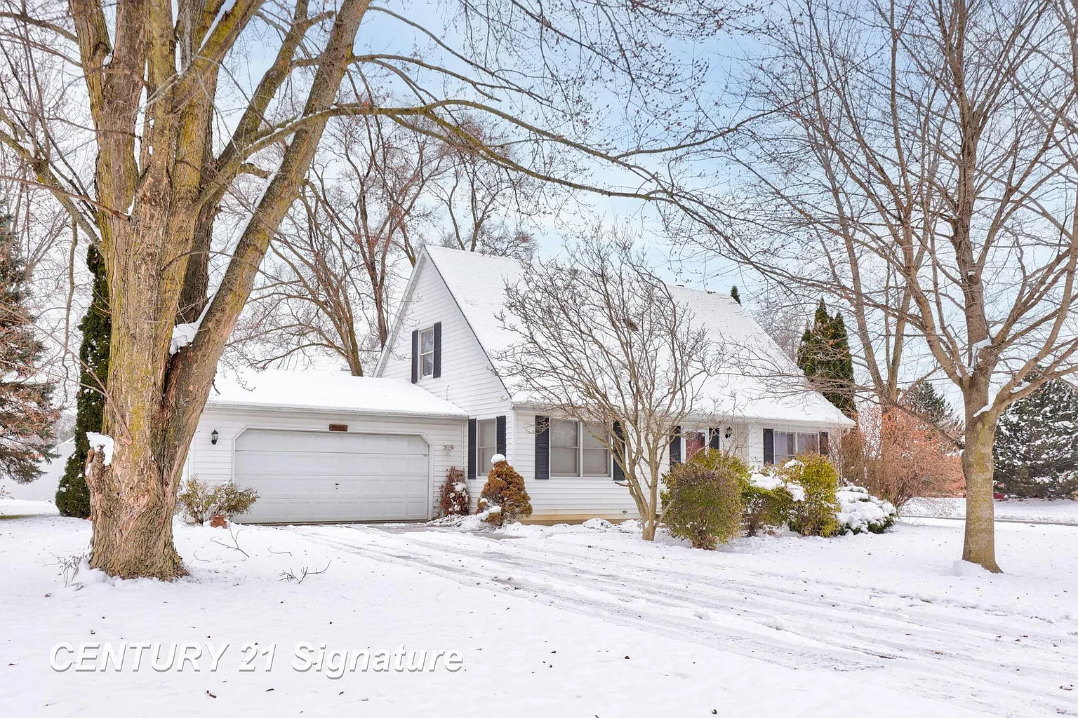 5475 George St photo 1