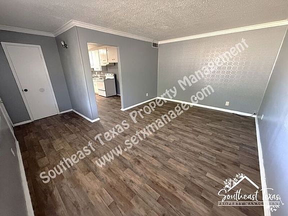 4th image of 2085 Long Ave #2