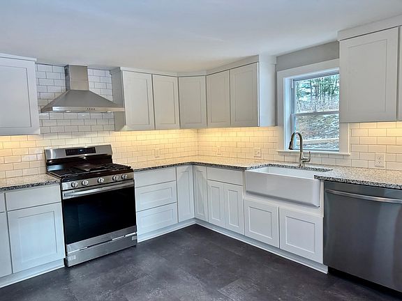 Brand new Kitchen with granite and SS appliances and high end appliances