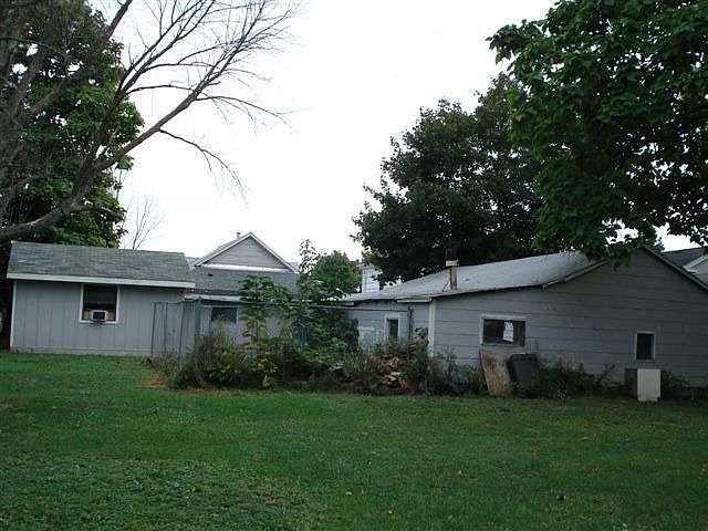 2nd image of 824 Division St