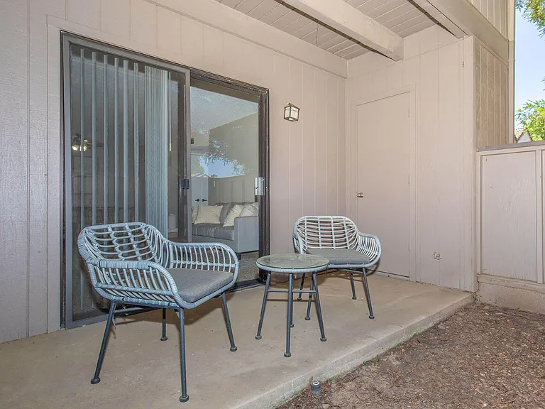 Renaissance Apartments — Photo 35