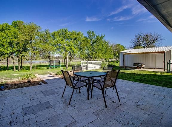3rd image of 139 Creekview Ln