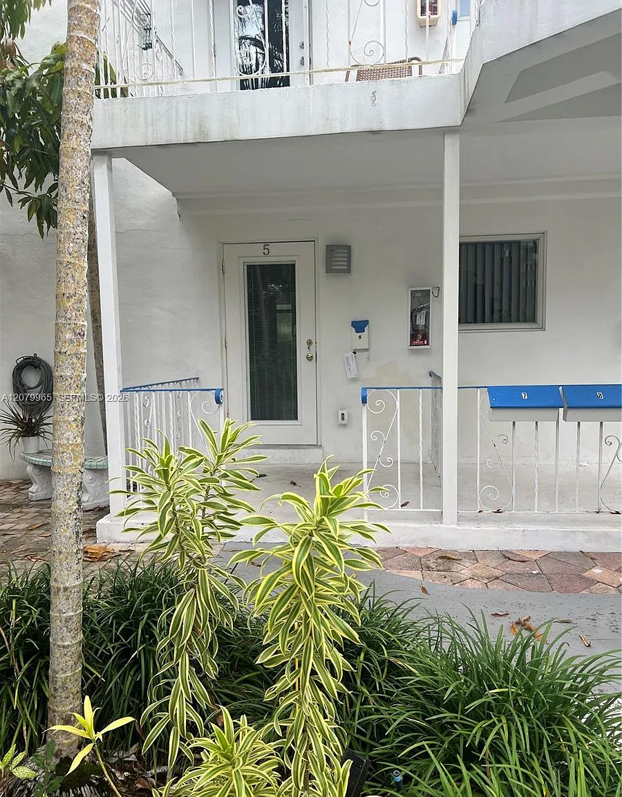 Las Olas Walk Condo — Photo 3