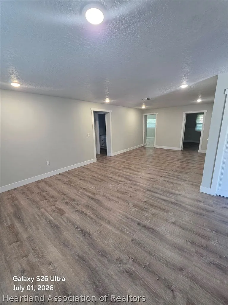 3 bed, 2.0 bath, 1552 sqft, $2,100 — Photo 4