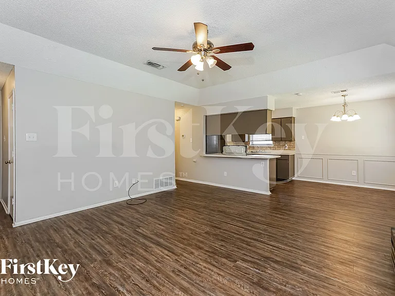 1128 Andrew St — Photo 3