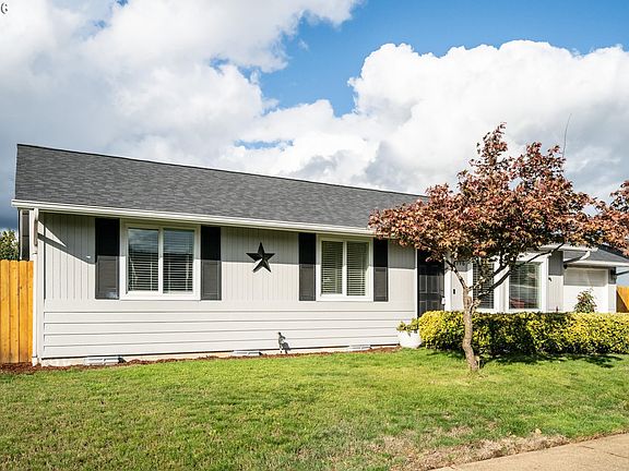 3rd image of 3316 Redwood Dr