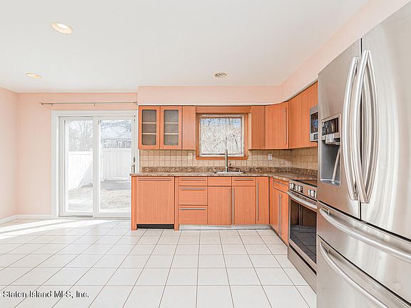 4th image of 538 Leverett Ave
