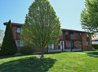 10352 W Whitnall Edge Ct APT 101, Franklin, WI 53132