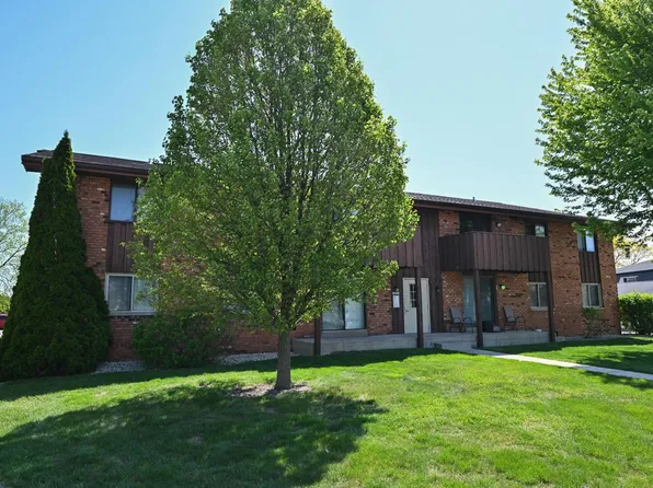 10352 W Whitnall Edge COURT #101, Franklin, WI 53132