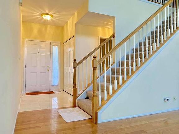 5th image of 274 Blue Spruce Ln