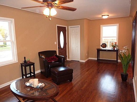 2nd image of 2216 Audobon Dr SE