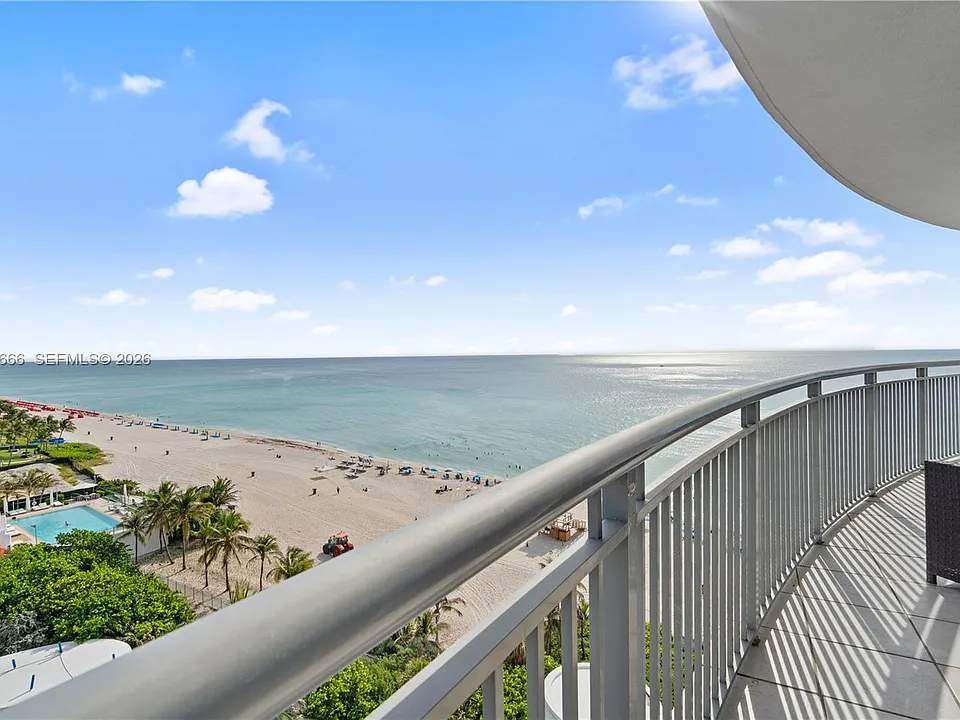 17375 Collins Ave #1108