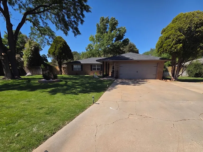 1604 Layton Ct — Photo 1