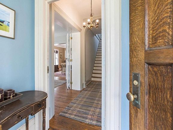 2nd image of 18 Twenty Clarendon Pl #1