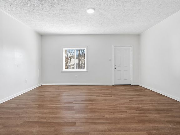 4th image of 2923 Frederick St