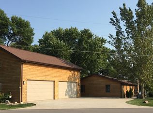 8831 Twin Lakes Rd, Manson, IA 50563