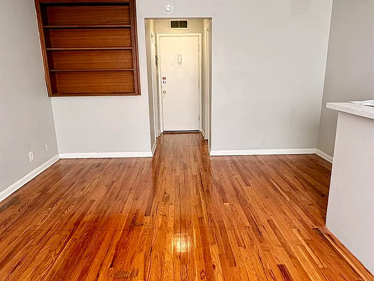 Corona Manor Apartments — Photo 14