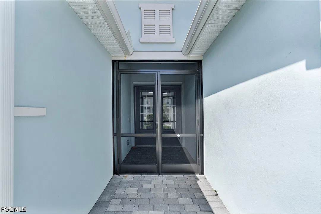 3 bed, 3.0 bath, 2464 sqft, $5,000 — Photo 3