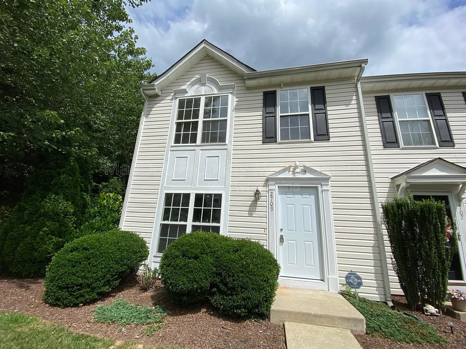 3 bed, 2.5 bath, 1452 sqft, $2,295 — Photo 1