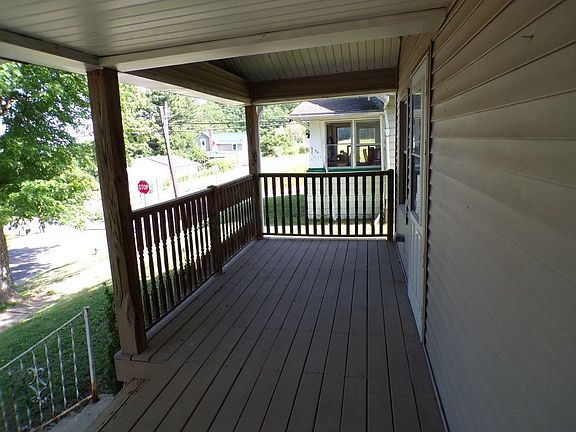 2nd image of 822 N 4th St